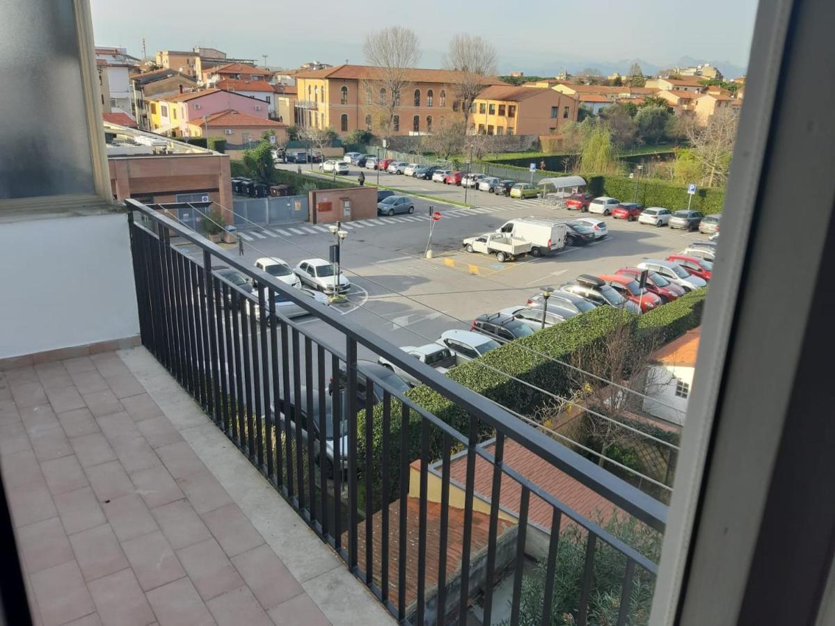 Sleep&Go Airlines Pisa Hotel Exterior photo